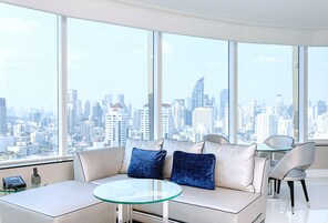 Executive Suite with Onsen Access | Living area | 40-inch flat-screen TV with cable channels, TV