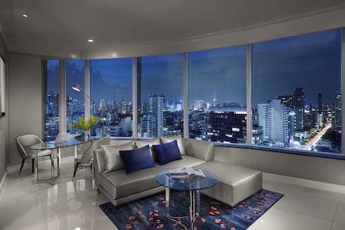 Executive Suite with Onsen Access | Free minibar, in-room safe, desk, blackout drapes