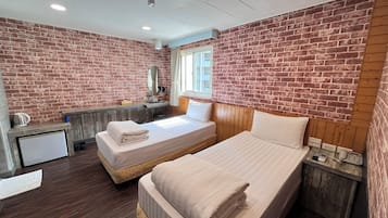 Phòng 2 giường đơn Deluxe, 2 giường đơn | Bàn, truy cập Internet không dây miễn phí