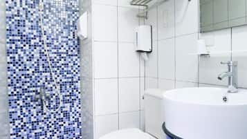 Buồng tắm vòi sen, đồ dùng nhà tắm miễn phí, máy sấy tóc