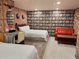 合家歡樂六人房 | 書桌、免費無線上網