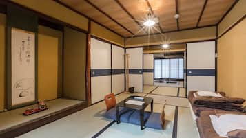 Traditional Townhome (check-in instructions to be e-mailed) | Free WiFi, bed sheets