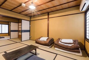 Traditional Townhome (check-in instructions to be e-mailed)