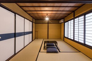 Traditional Townhome (check-in instructions to be e-mailed) | Free WiFi, bed sheets - Traditional Kyoto Home Bifuku Roujiya (Kyoto)