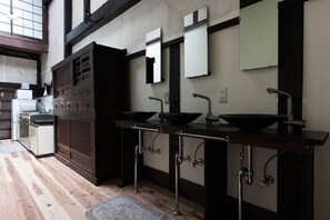 Traditional Townhome (check-in instructions to be e-mailed) | Bathroom sink