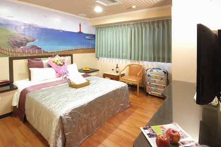 Standard Double Room | Down comforters, desk, free WiFi