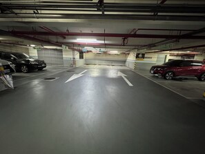 Self-parking (surcharge) 300 per night - Left Bank Hotel (Hsinchu)