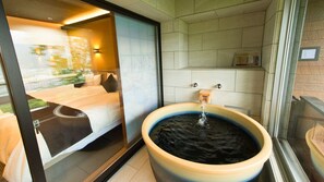 Japanese style superior room with open-air bath, Smoking | Bathroom | Combined shower/bathtub, spring water bathtub, free toiletries - Livemax Resort Hakone Sengokuhara (Hakone)