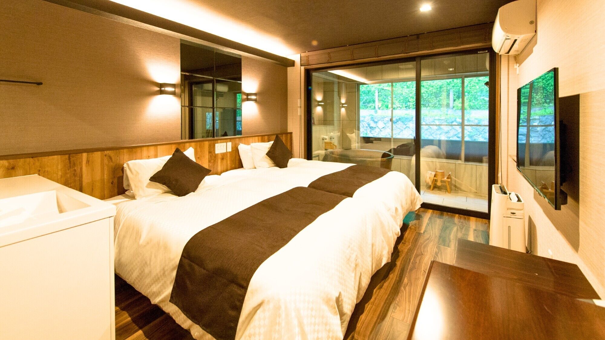 Economy Twin kamer, uitzicht op de stad (Japanese Style with 2 SemiDouble Beds) | Luxe beddengoed, een bureau, gratis wifi, beddengoed