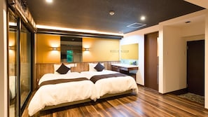 Ropa de cama de alta calidad, escritorio, wifi gratis y ropa de cama