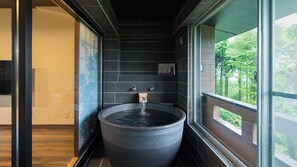 Combined shower/bathtub, spring water bathtub, free toiletries - Livemax Resort Hakone Sengokuhara (Hakone)