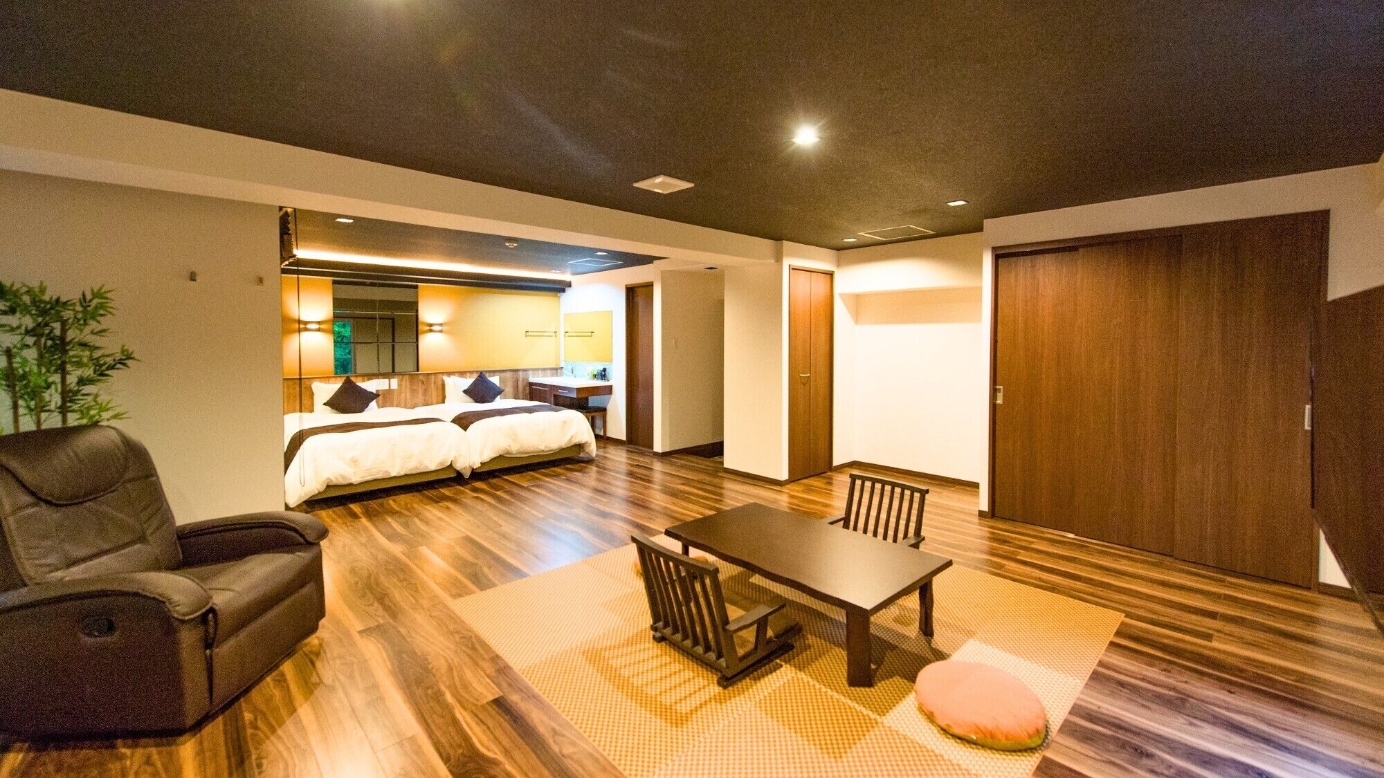 Luxe beddengoed, een bureau, gratis wifi, beddengoed