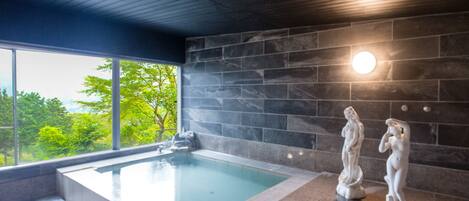 Sauna, hot tub, hot springs