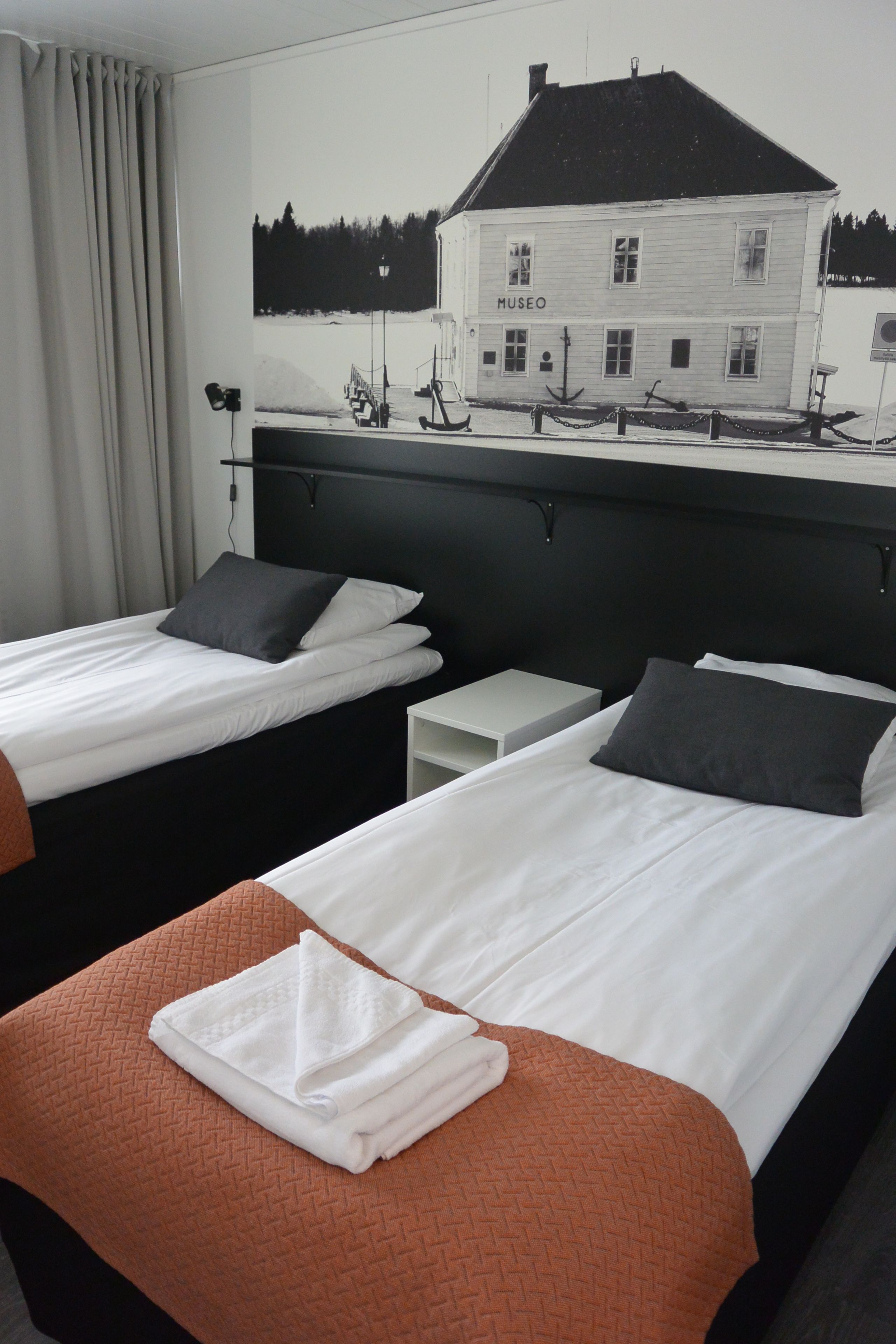 room | desk, free wifi