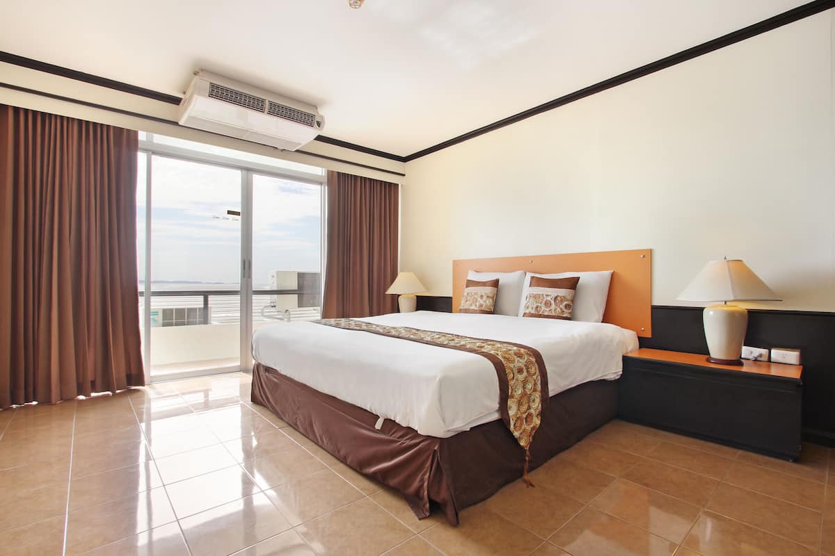 In-room safe, blackout curtains, rollaway beds