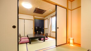 和室10畳2間バストイレ無し