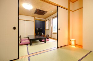 In-room safe, free WiFi, bed sheets