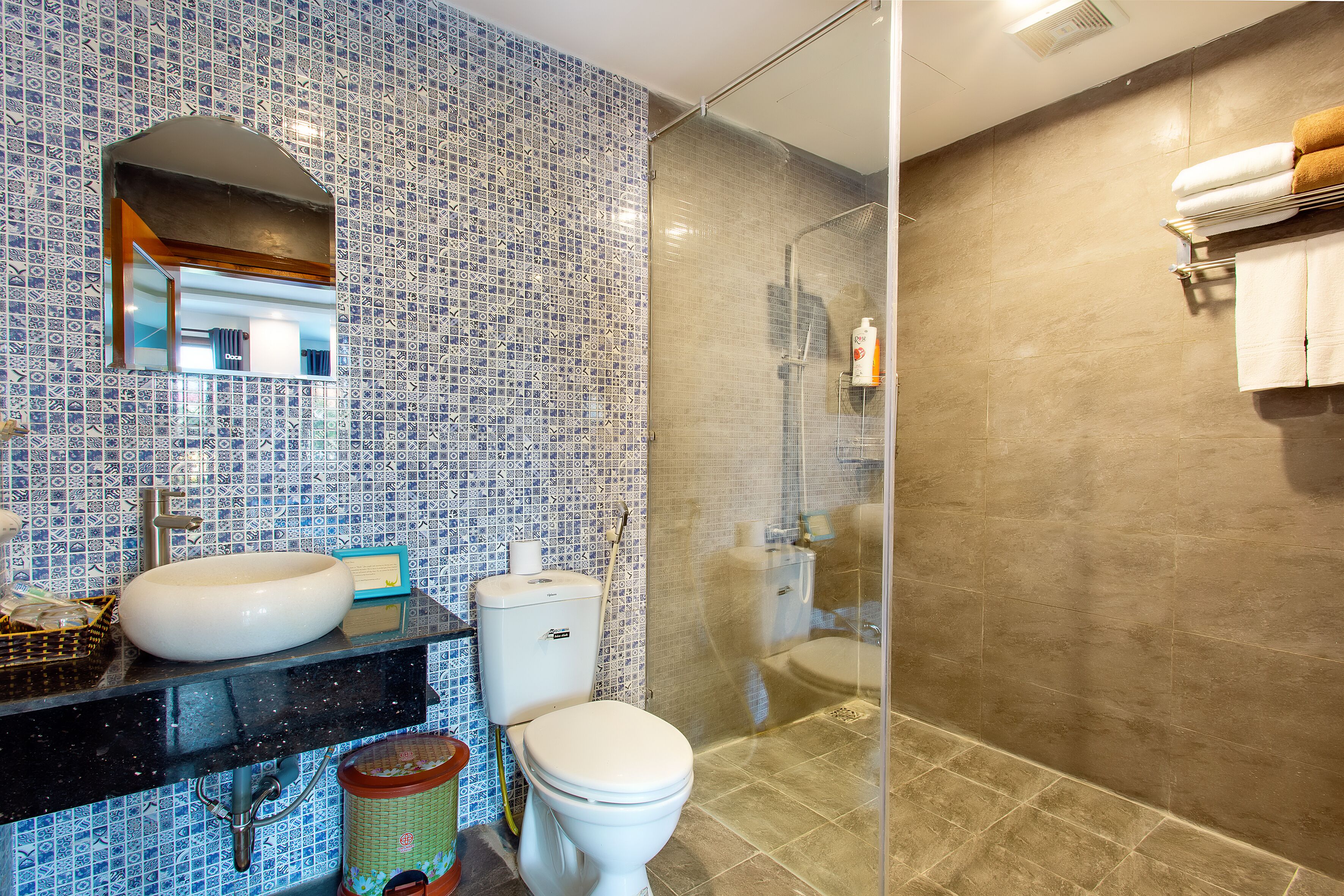 shower, free toiletries, hair dryer, slippers