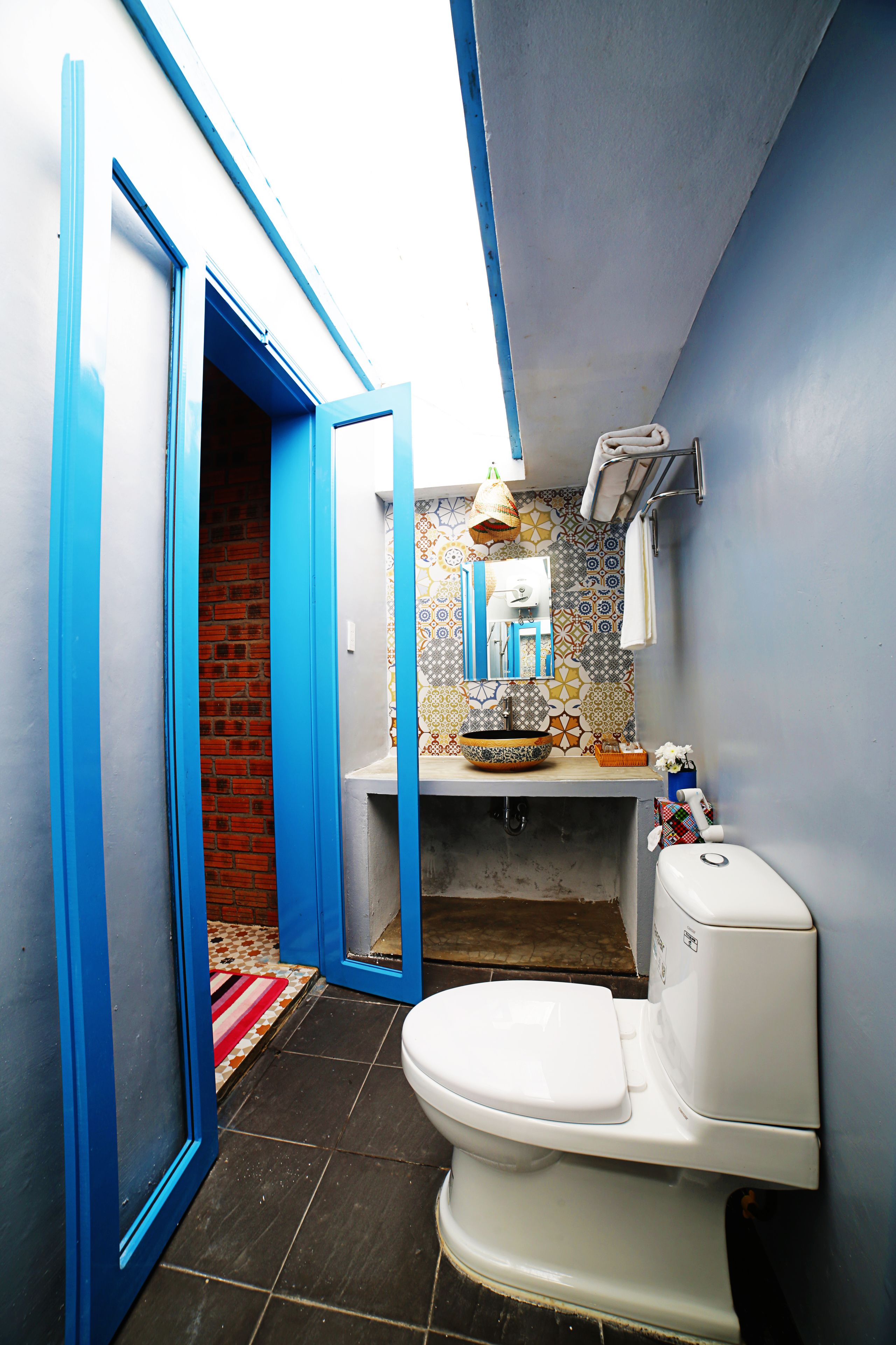 beach retreat | bathroom | shower, free toiletries, hair dryer, slippers