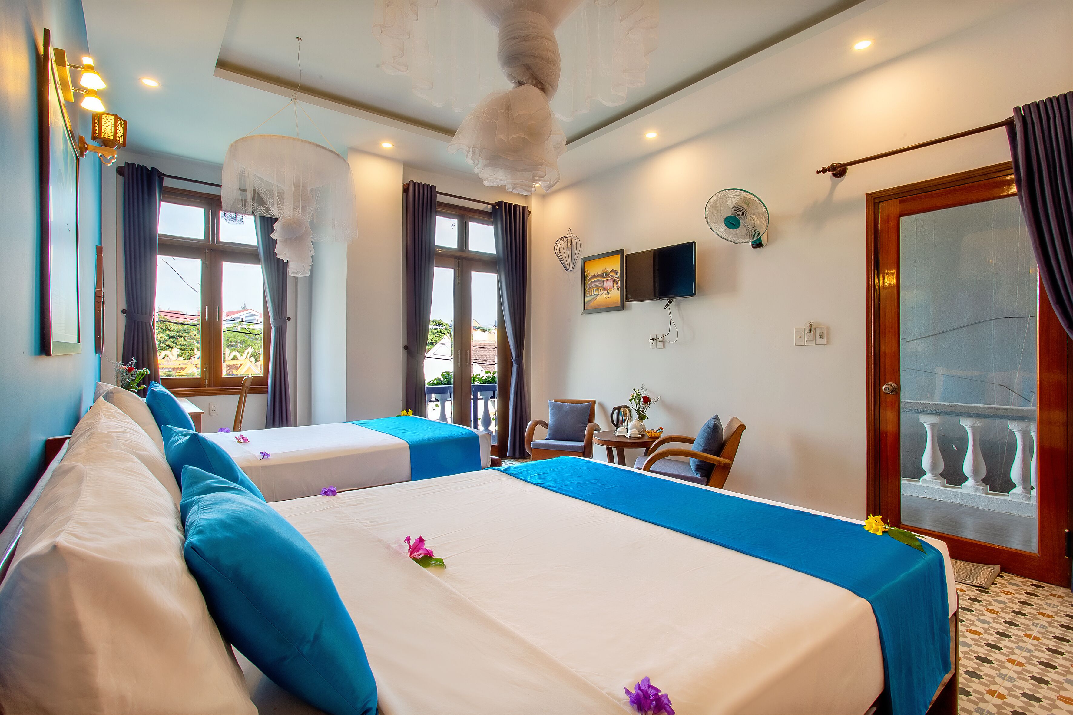 minibar, desk, free wifi