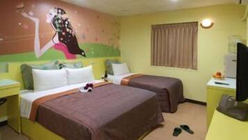 Habitación triple | Cortinas opacas, tabla de planchar con plancha, wifi gratis