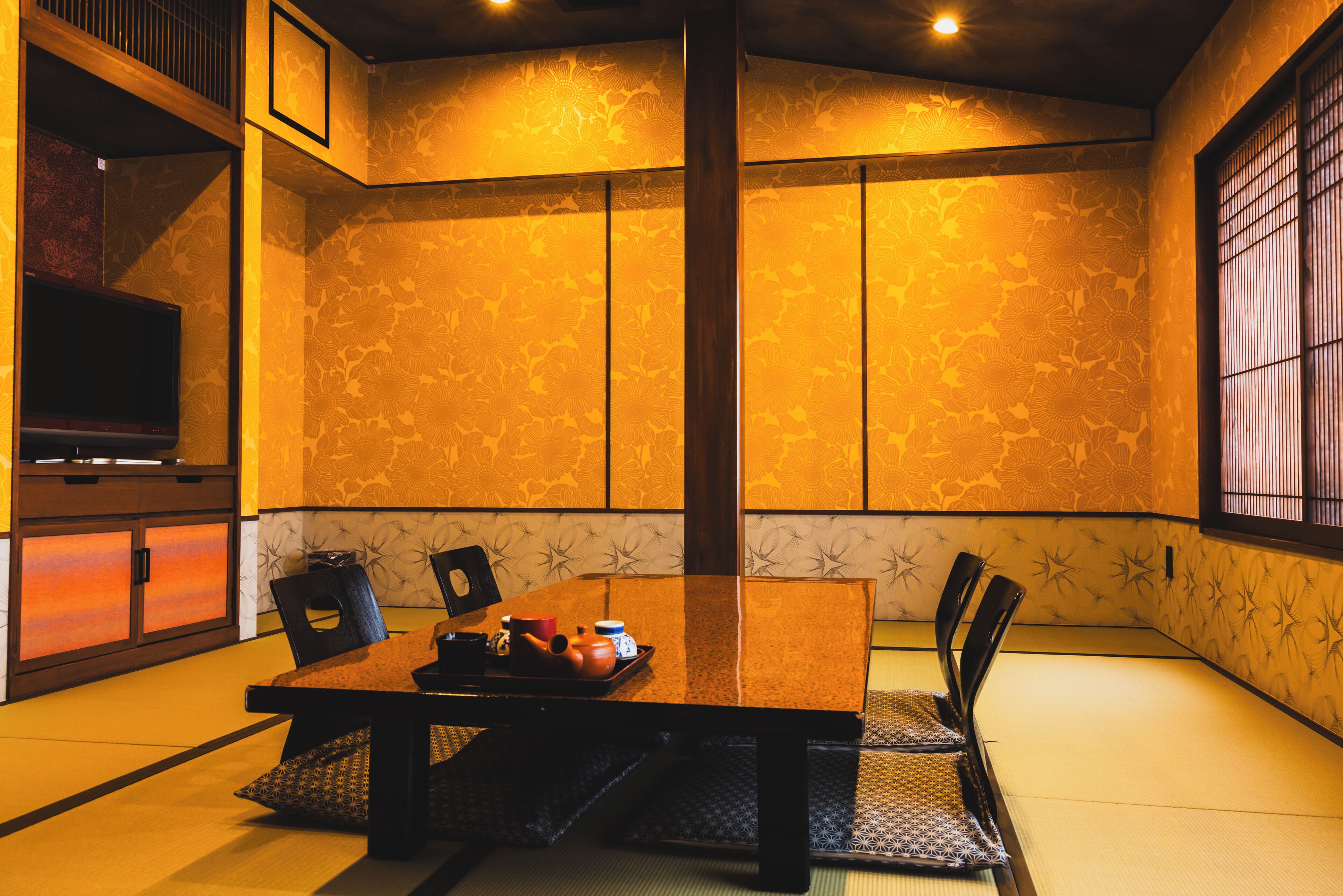 Minibar, in-room safe, desk, bed sheets