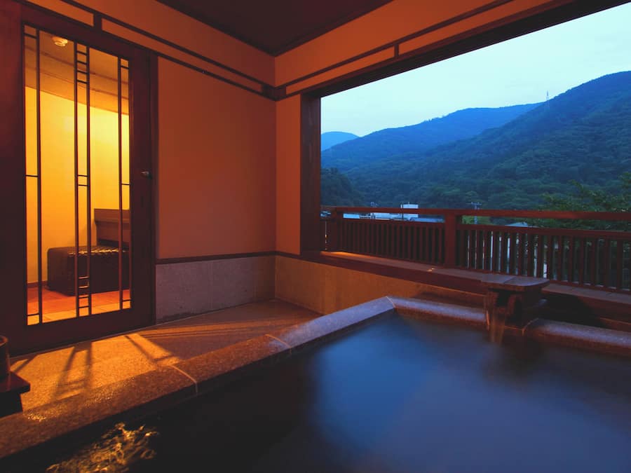 Produtos de toalete grátis, chinelos