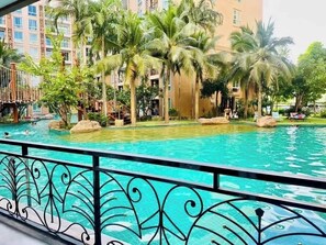 Condo dành cho gia đình, 2 phòng ngủ, 2 phòng tắm, cạnh hồ bơi | 1 phòng ngủ, truy cập Internet không dây miễn phí, bộ trải giường 