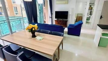 Condo dành cho gia đình, 2 phòng ngủ, 2 phòng tắm, cạnh hồ bơi | 1 phòng ngủ, truy cập Internet không dây miễn phí, bộ trải giường