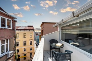 Family Quadruple Room | Premium bedding, in-room safe, soundproofing, free WiFi - Taksim Trust Hotel (Istanbul)