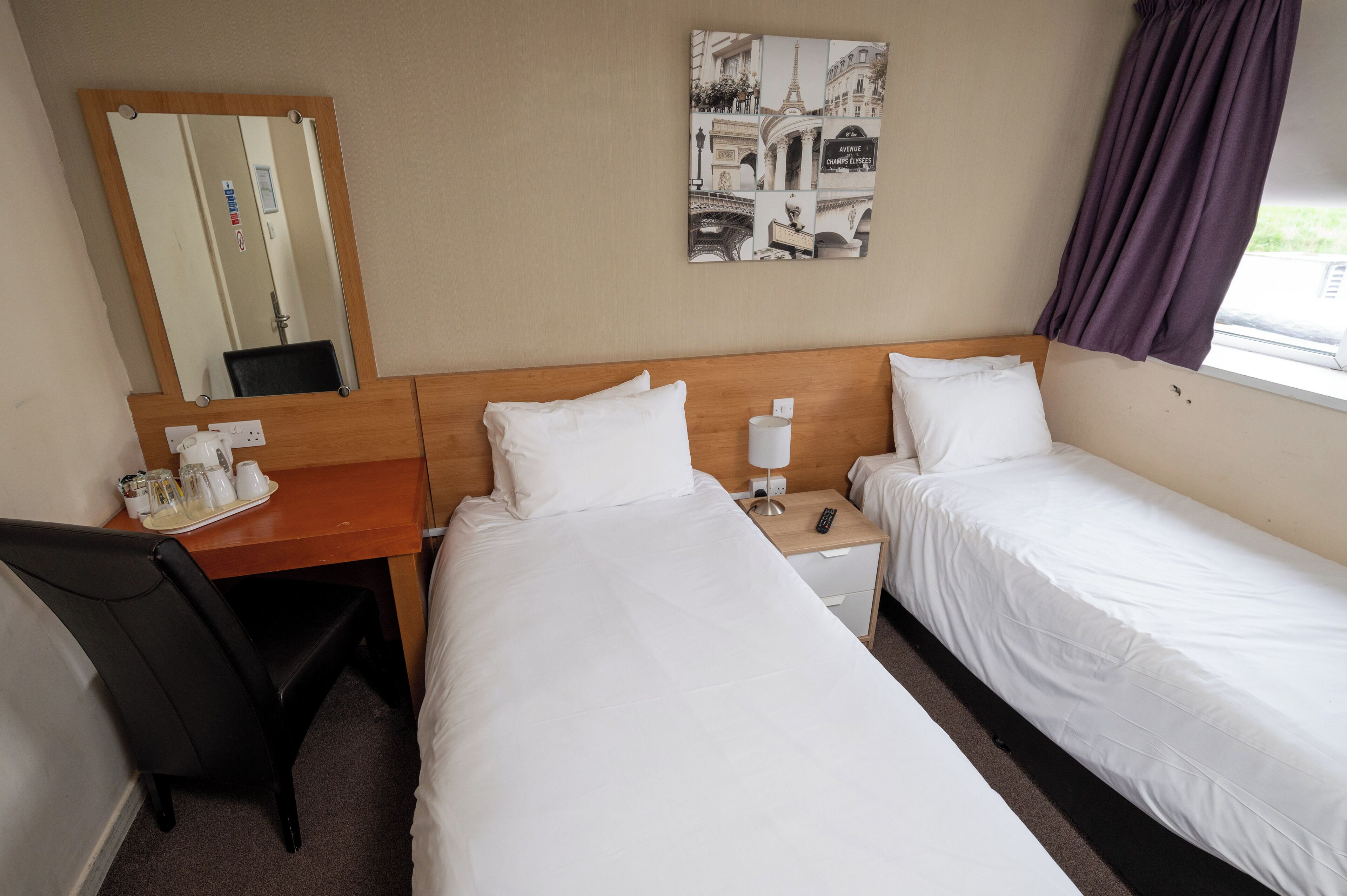 twin room | desk, iron/ironing board, free wifi, bed sheets