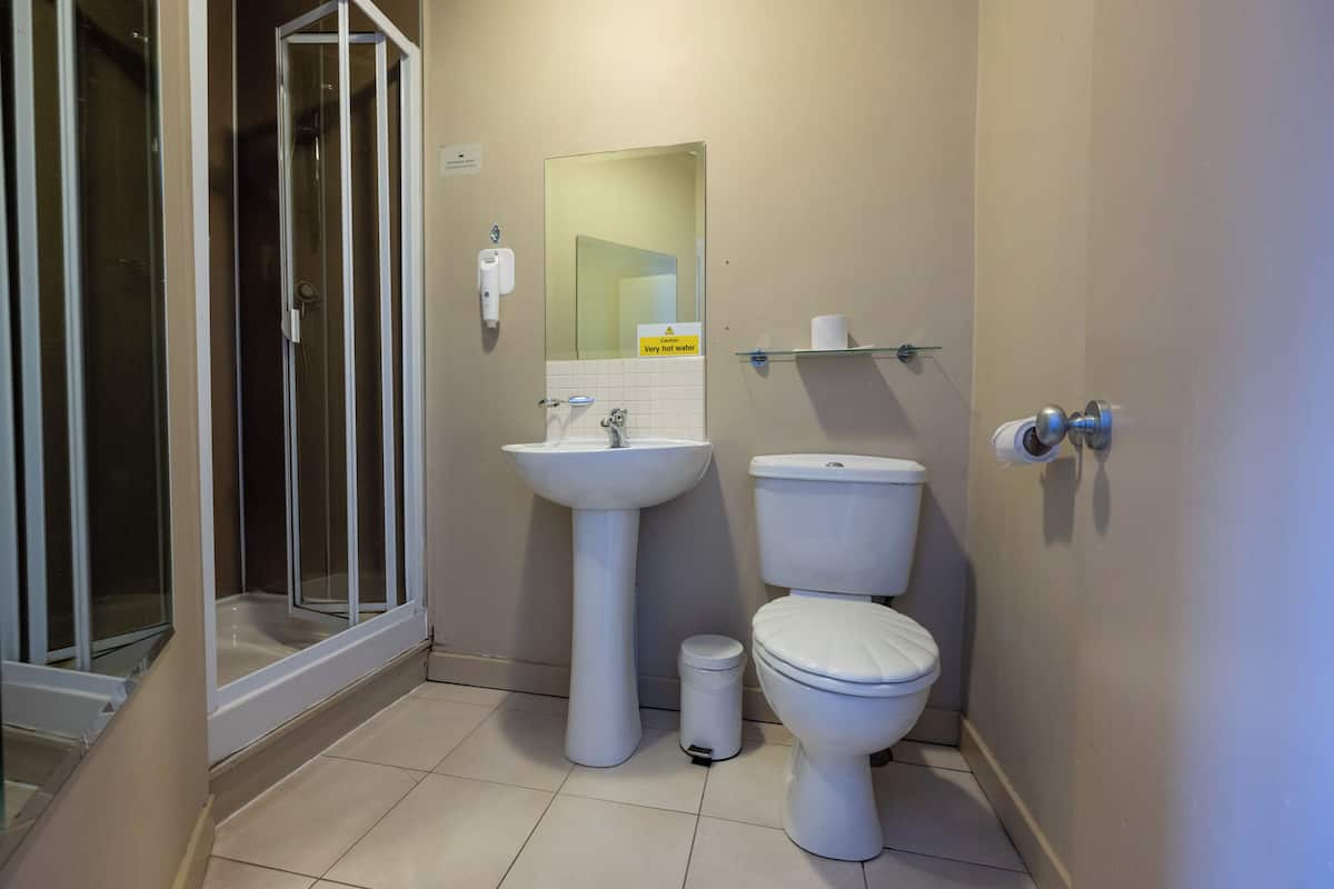 twin room | bathroom | free toiletries, hair dryer, towels