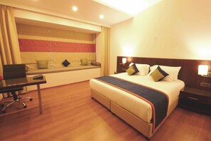 Minibar, in-room safe, desk, iron/ironing board