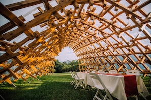 Petit déjeuner, déjeuner et dîner servis sur place