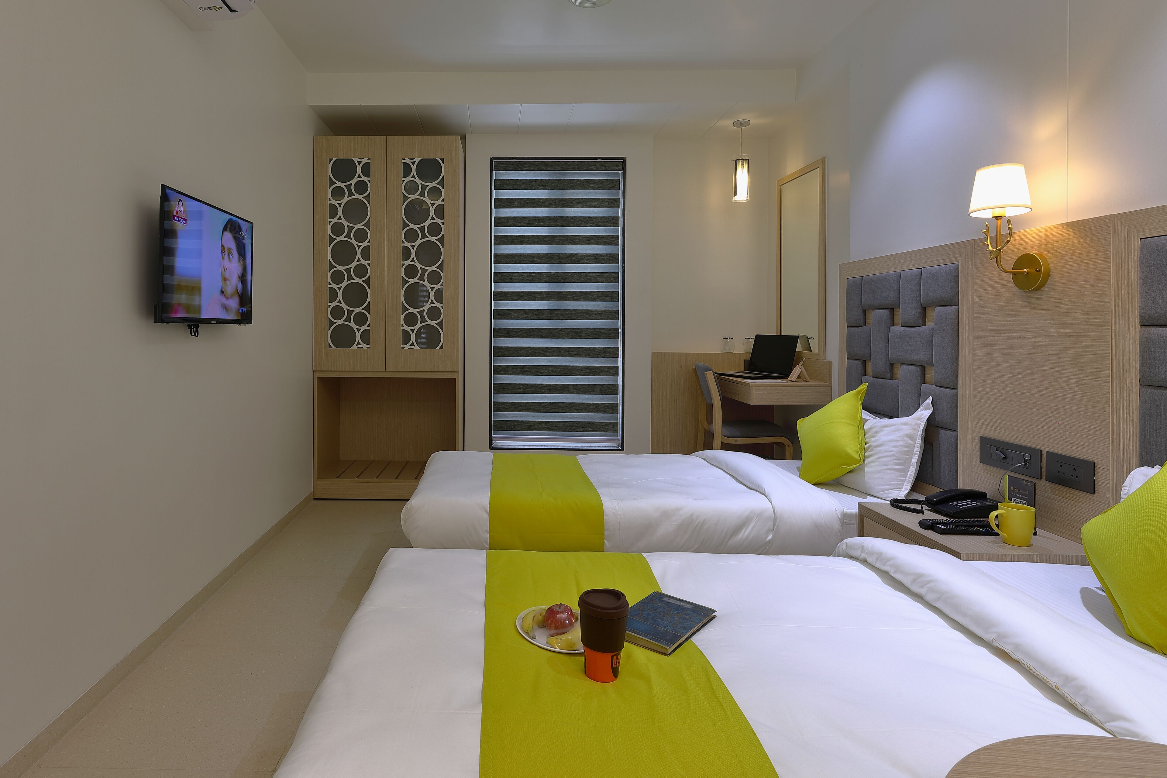 deluxe double or twin room | free minibar, in-room safe, desk, blackout curtains