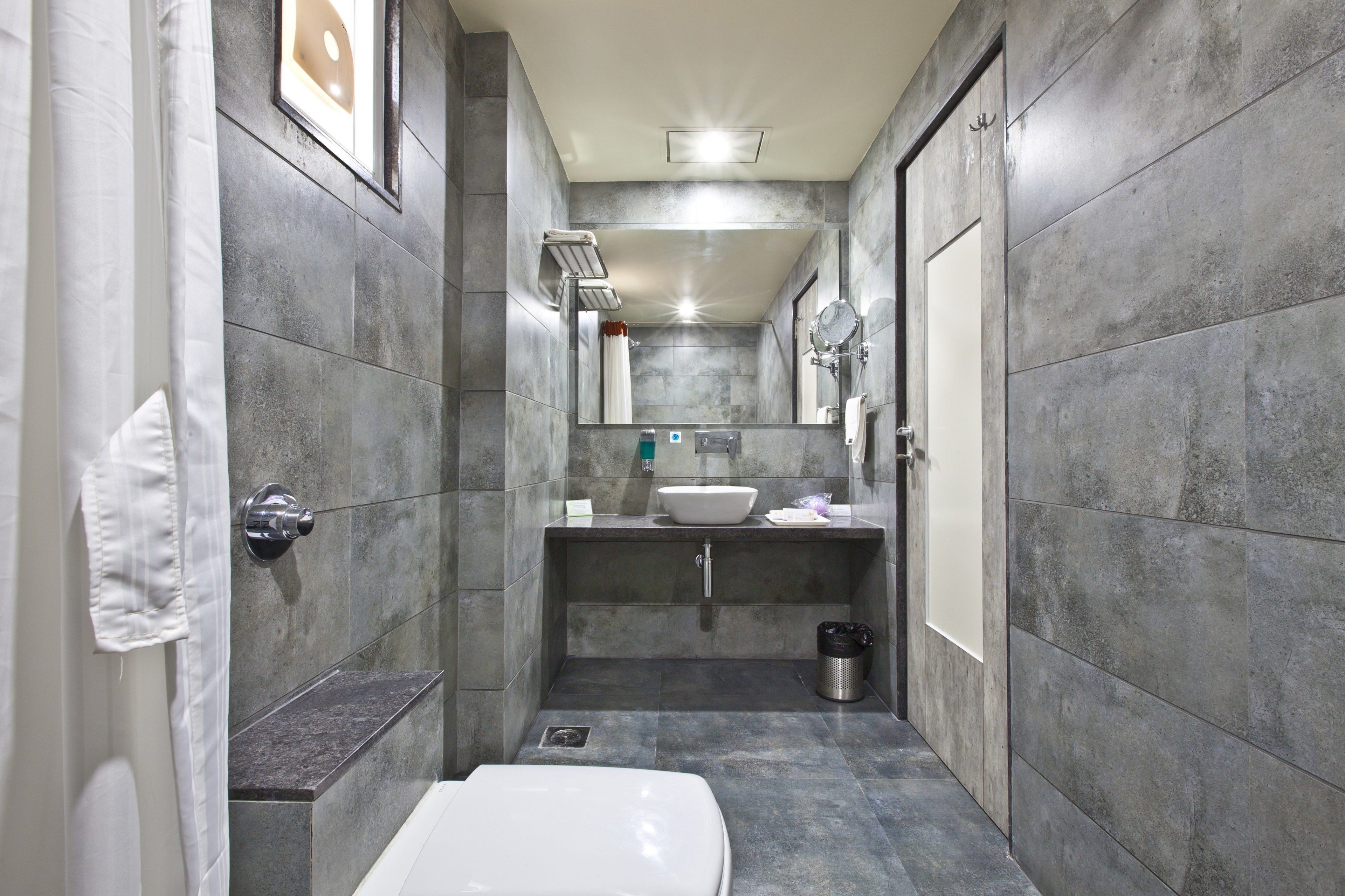 deluxe double or twin room | bathroom | shower, free toiletries, slippers, towels