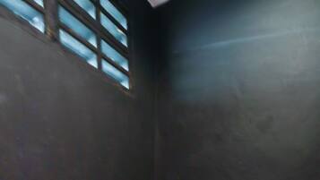 غرفة مزدوجة عادية | حمام | تجهيزات دش، مناشف، صابون، شامبو