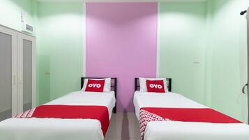 Standard Twin Room | Desk, free WiFi, bed sheets