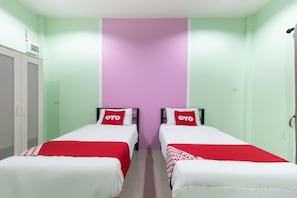 Standard Twin Room | Desk, free WiFi, bed sheets - OYO 1163 Eden Hostel (Phuket)