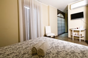 Doppelzimmer, Balkon | Hochwertige Bettwaren, Daunenbettdecken, Schreibtisch