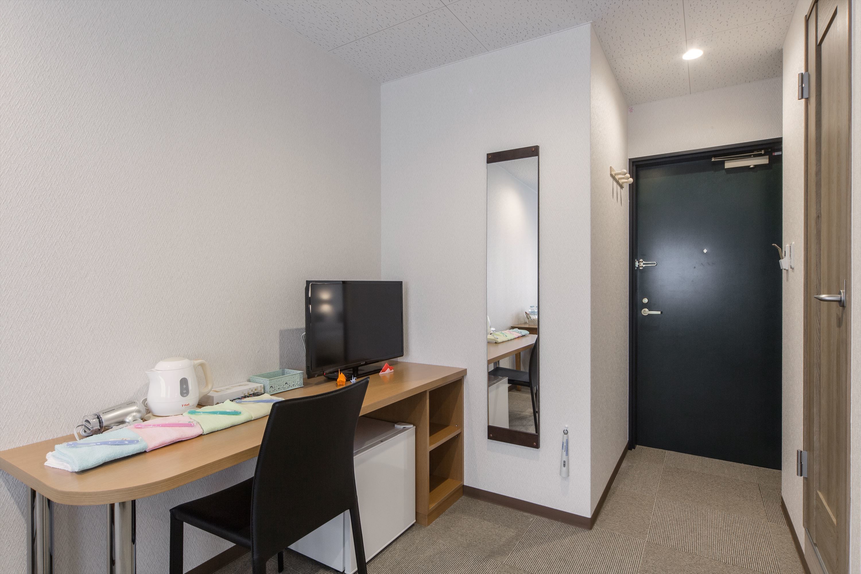 hypo-allergenic bedding, down duvets, in-room safe, desk