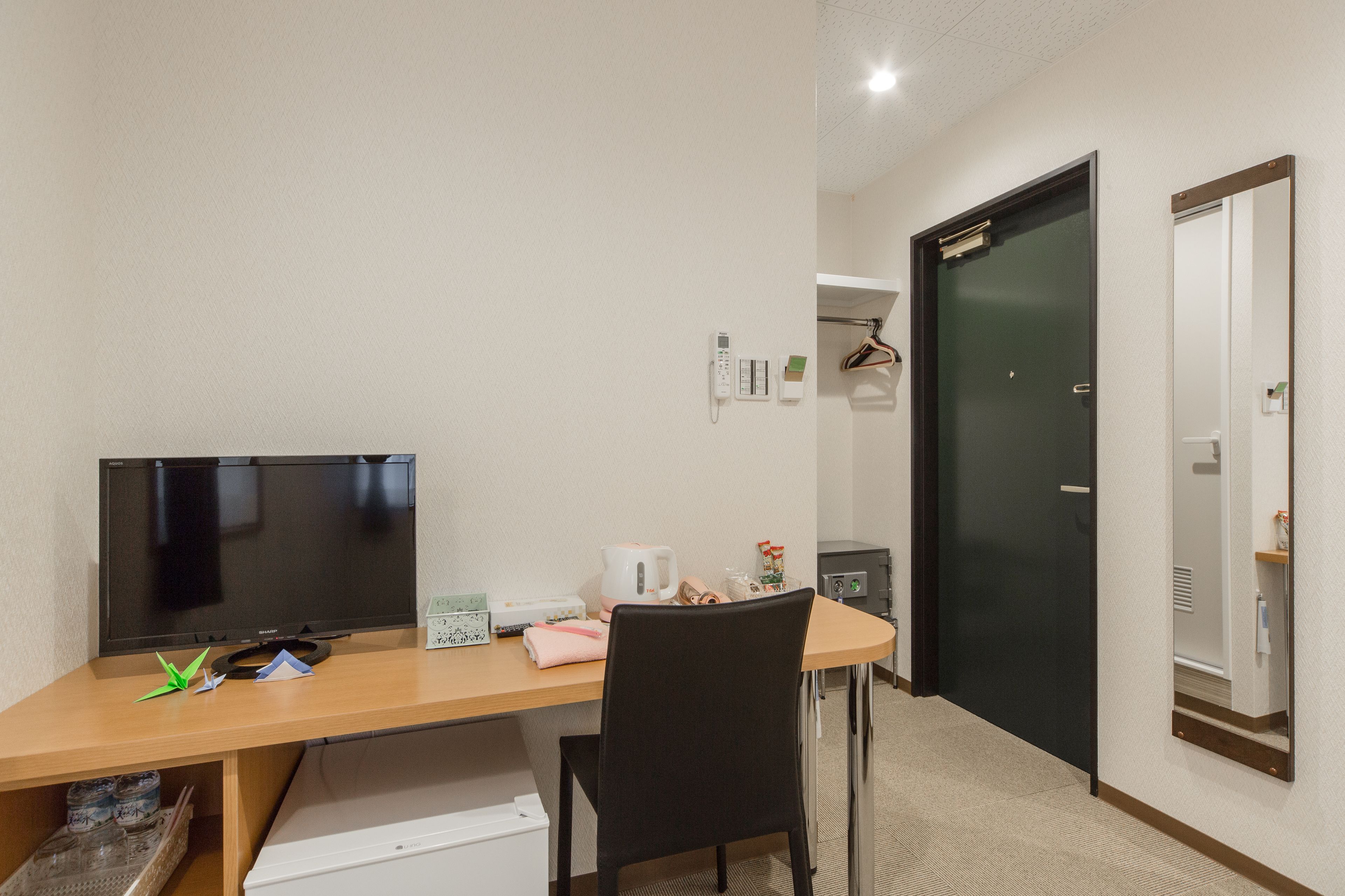 hypo-allergenic bedding, down duvets, in-room safe, desk