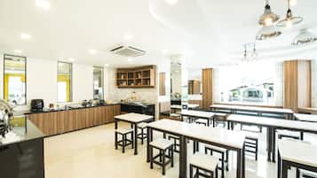 Free daily buffet breakfast