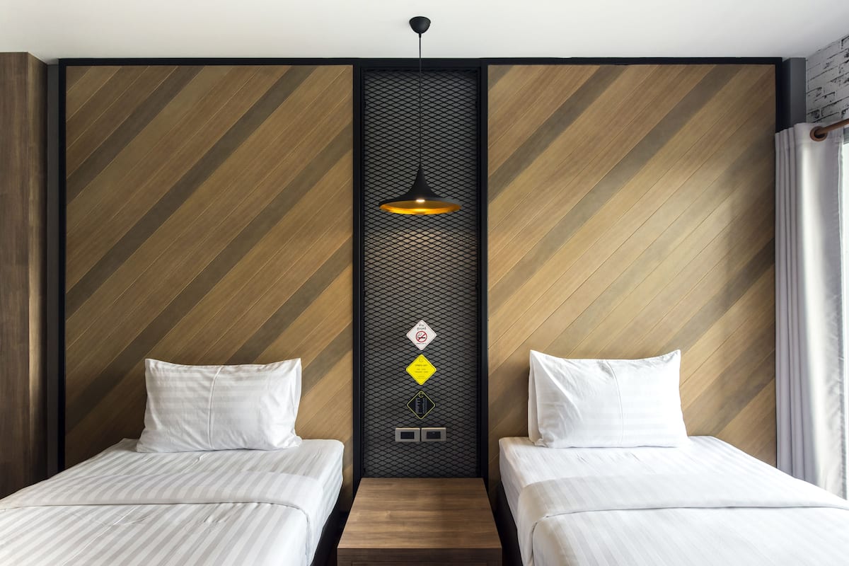 Twin Room | Desk, free WiFi