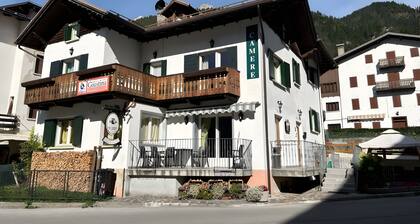 MeublĂš Bar Giustina