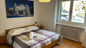 Desk, blackout curtains, cots/infant beds, free WiFi
