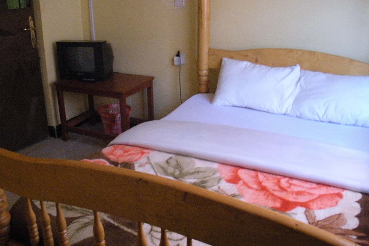 Comfort Single Room, 2 Katil Bujang (Single), City View (with Bathroom) | 6 bilik tidur, meja, katil bayi/kot (percuma), Wi-fi percuma