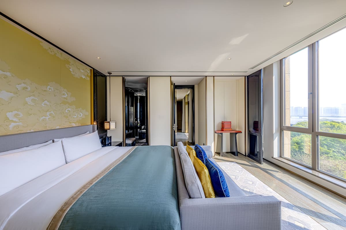 Executive Suite | 1 bedroom, free wired Internet