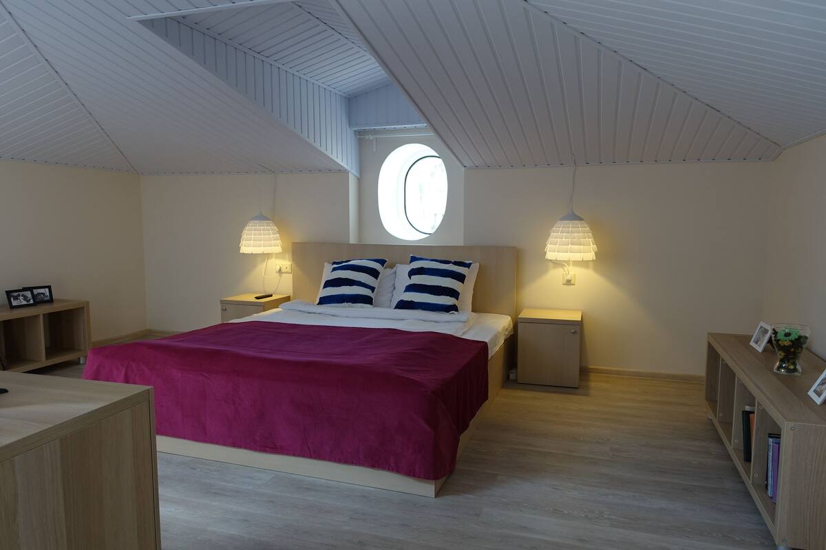 Premium bedding, individually decorated, individually furnished, desk