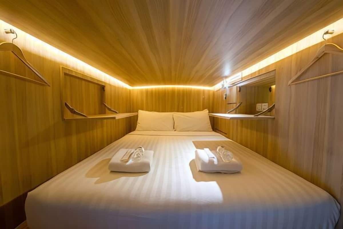 In-room safe, desk, soundproofing, iron/ironing board